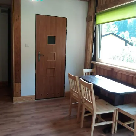 Zbójnicki Ostęp-nocleg Trapera Alojamento de Turismo Selvagem Kletno